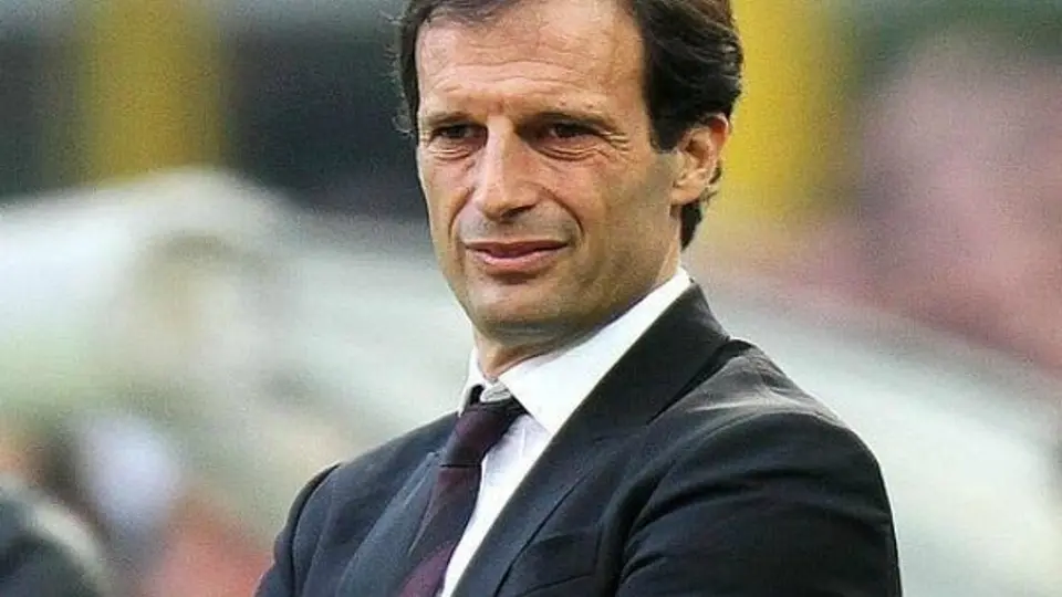 Milan renueva a Allegri por un año