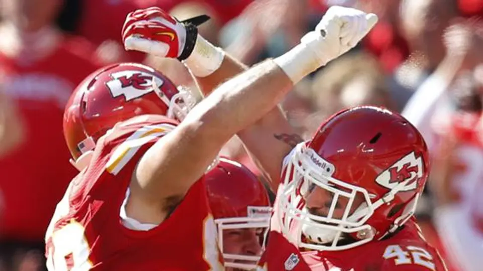 Kansas City se deshace de Cleveland y mantiene invicto