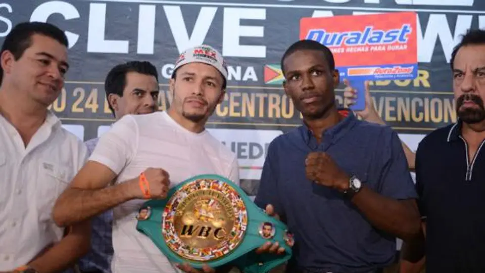Se calienta la pelea entre Jhonny González y Clive Atwell