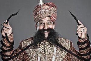 Hindú, el hombre con el bigote más largo del mundo