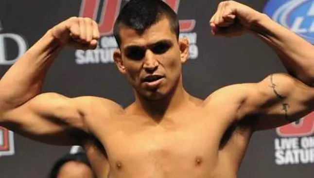 Mexicano Efraín Escudero regresa a UFC