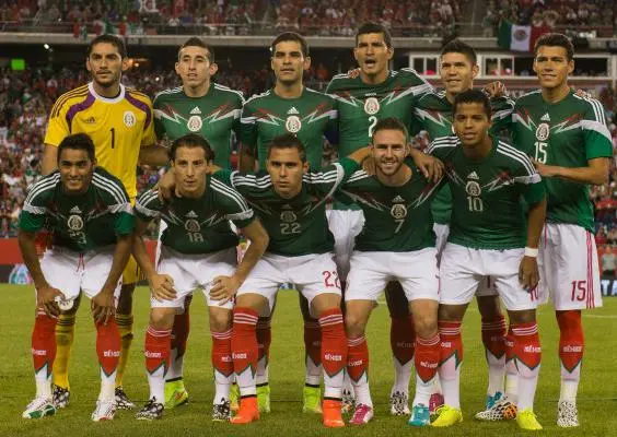 Alex Lora pide que no se le llame a México 'El Tri'
