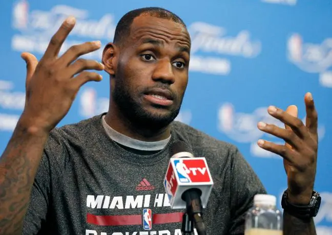 Confirman agencia libre de LeBron