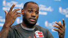 Confirman agencia libre de LeBron
