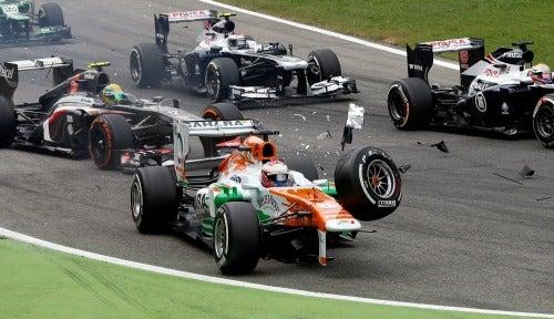 Adrian Sutil, de Force India, perdió su llanta frontal izquierda en la largada y abandonó sin siquiera completar una vuelta | AP