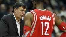 Howard luce en la victoria de los Rockets ante Charlotte