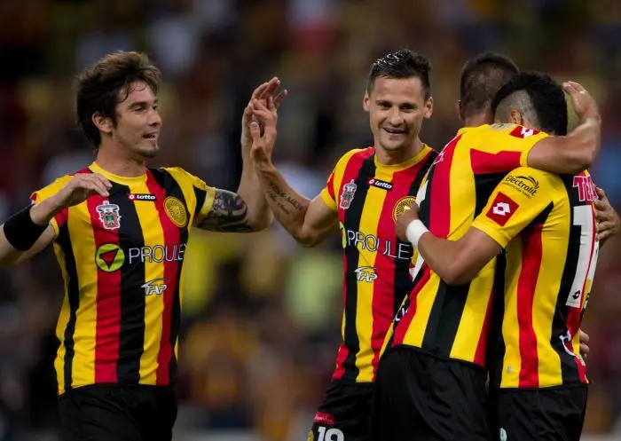 Jugadores de Leones Negros festejan un tanto en el Estadio Jalisco | MEXSPORT