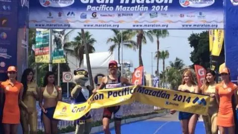 Francisco Serrano y Andrea Gutiérrez, primer lugar en Triatlón Pacífico 2014
