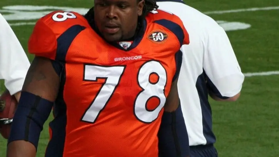 Broncos incrementan oferta salarial a Ryan Clady
