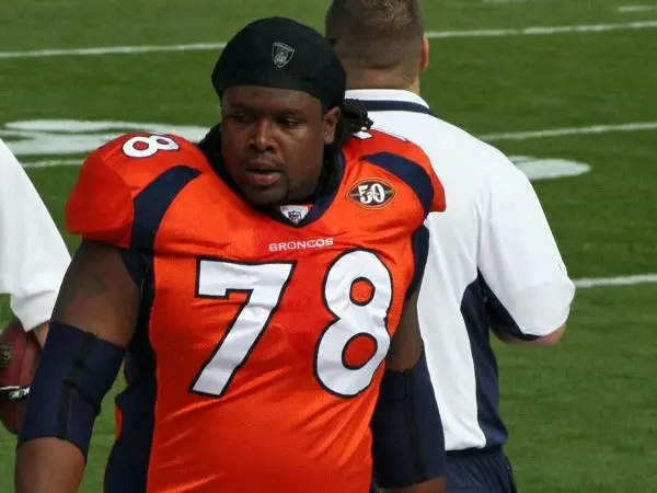Broncos incrementan oferta salarial a Ryan Clady