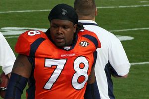 Broncos incrementan oferta salarial a Ryan Clady