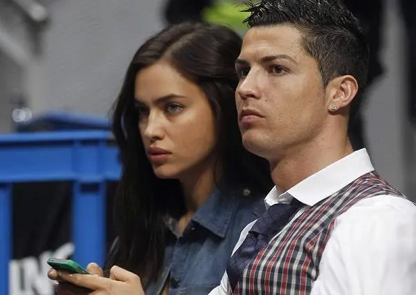CR7 e Irina asisten a partido de basquetbol