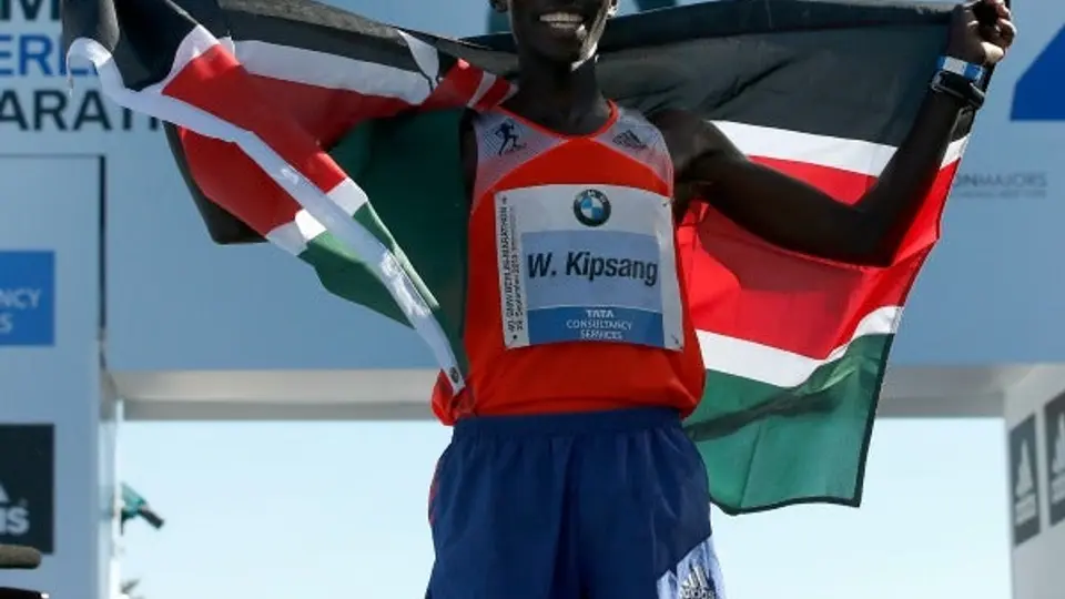 Wilson Kipsang rompe récord mundial de maratón