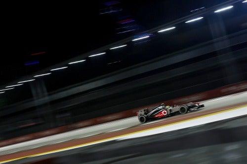 Checo Pérez, durante la carrera en Marina Bay | AP