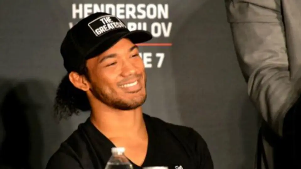 Henderson somete a Khabilov en UFC Fight Night