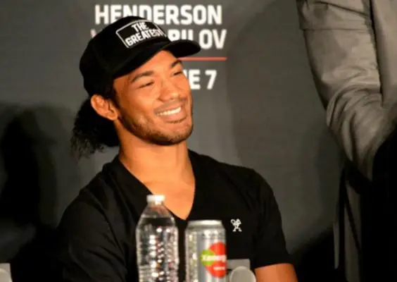 Henderson somete a Khabilov en UFC Fight Night