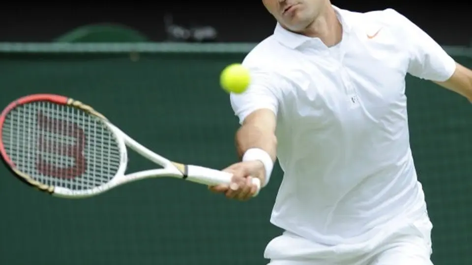 Roger Federer inicia con autoridad en Wimbledon