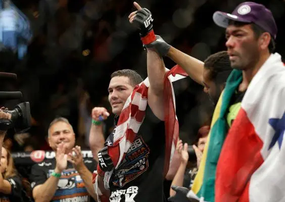 Weidman retiene el título ante Machida en UFC 175