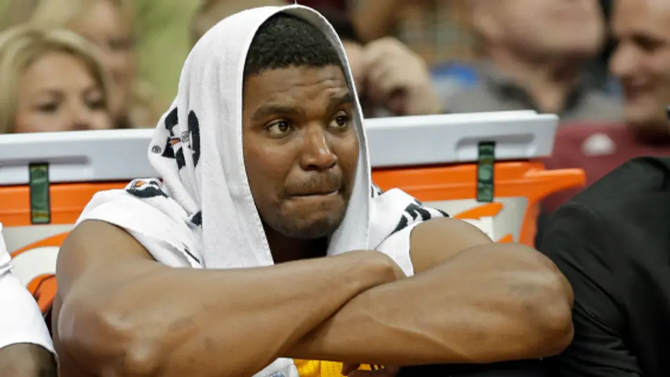 Cavaliers suspenden a Andrew Bynum por indisciplina