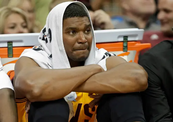 Cavaliers suspenden a Andrew Bynum por indisciplina
