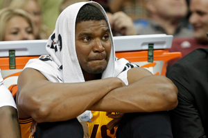 Cavaliers suspenden a Andrew Bynum por indisciplina
