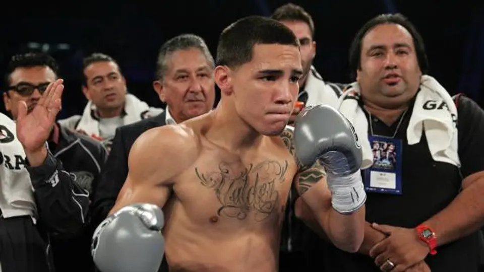 Óscar Valdez derrota por nocaut técnico a Noel Echevarría