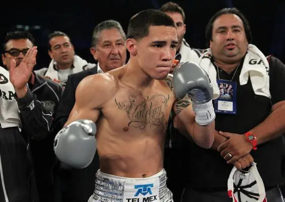 Óscar Valdez derrota por nocaut técnico a Noel Echevarría
