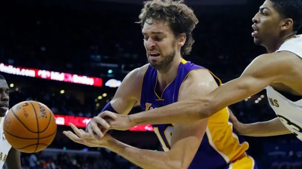 Lakers caen ante Nueva Orleans