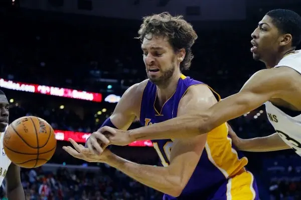 Lakers caen ante Nueva Orleans