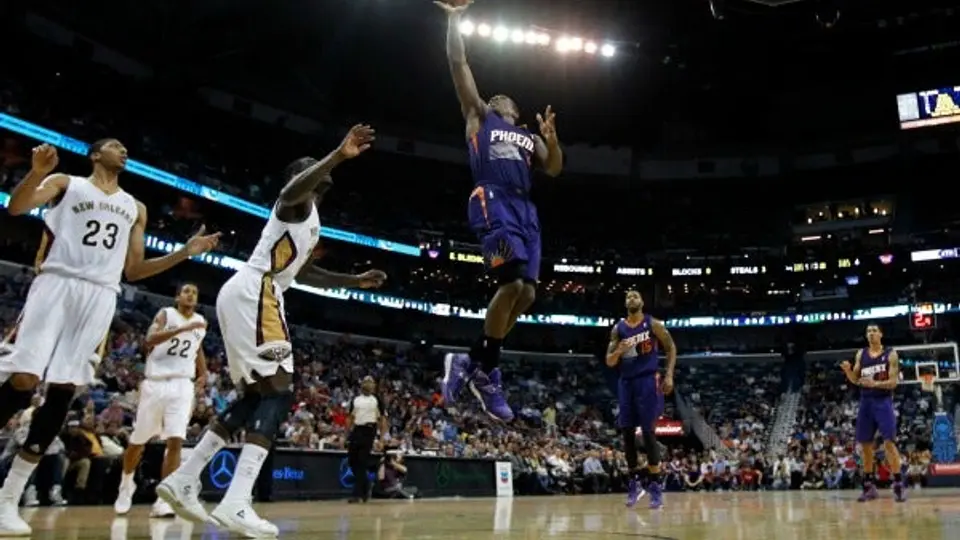 Bledsoe y Green guían triunfo de los Soles ante los Pelícanos