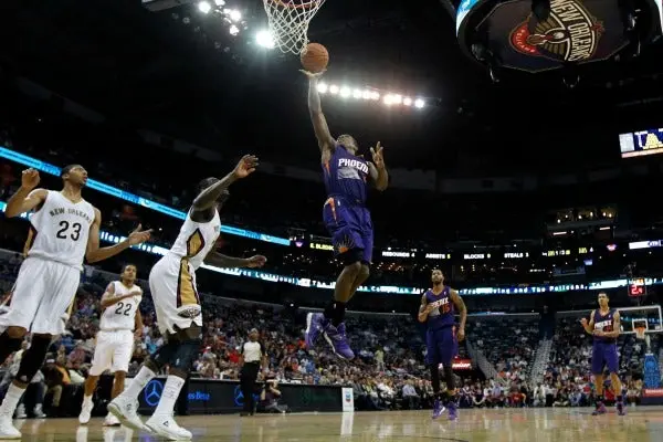 Bledsoe y Green guían triunfo de los Soles ante los Pelícanos