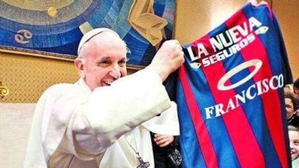 Papa Francisco paga religiosamente su cuota al San Lorenzo