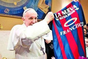 Papa Francisco paga religiosamente su cuota al San Lorenzo