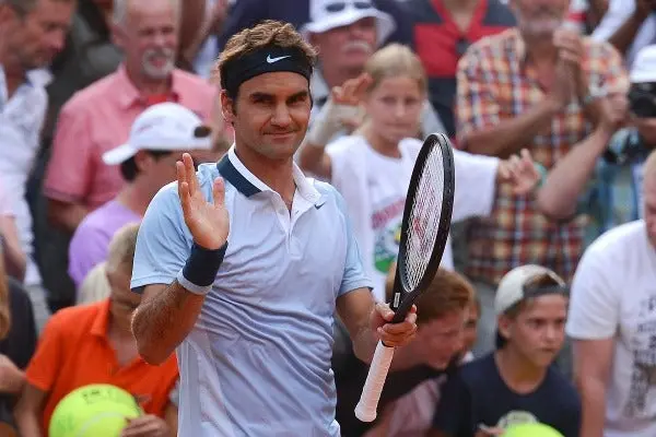 Federer avanza sin problemas a Cuartos en Hamburgo