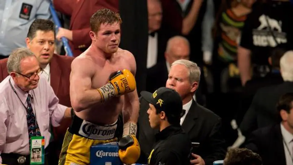 Slim, interesado en transmitir pelea de Canelo