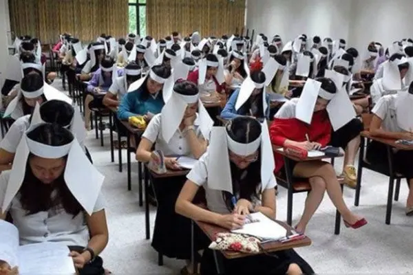 Universidad tailandesa usa sombreros 'anticopiones'