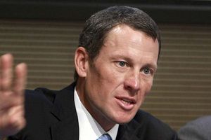 Armstrong le regresa su medalla al COI