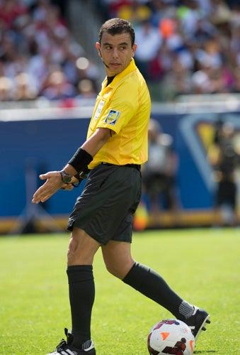 El árbitro central Joel Aguilar se encargó de impartir justicia sobre el terreno de juego | MEXSPORT
