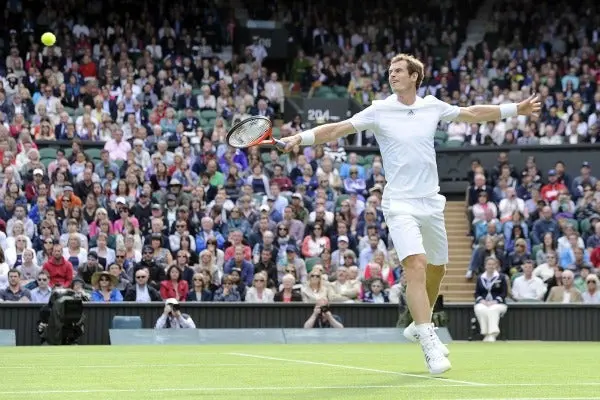Andy Murray inicia con el pie derecho en Wimbledon