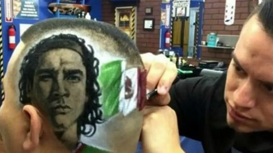 Ochoa y otros jugadores, en cortes de cabello