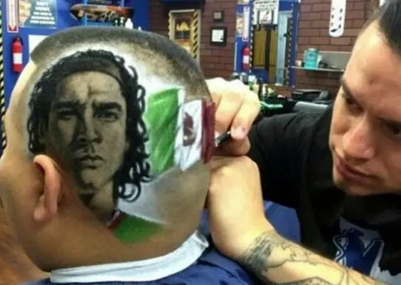 Ochoa y otros jugadores, en cortes de cabello