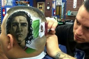 Ochoa y otros jugadores, en cortes de cabello