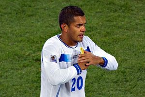 Futbolista hondureño se convierte en basquetbolista