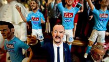 En Nápoles fabrican figuras de Rafa Benítez por su llegada