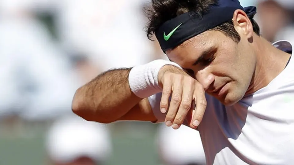 Federer se despide de París tras caer frente a Tsonga