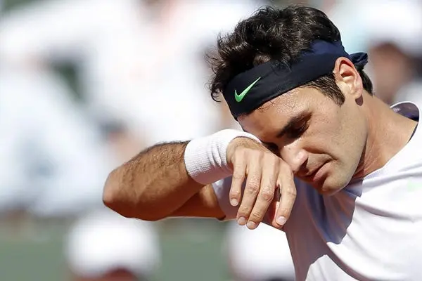 Federer se despide de París tras caer frente a Tsonga