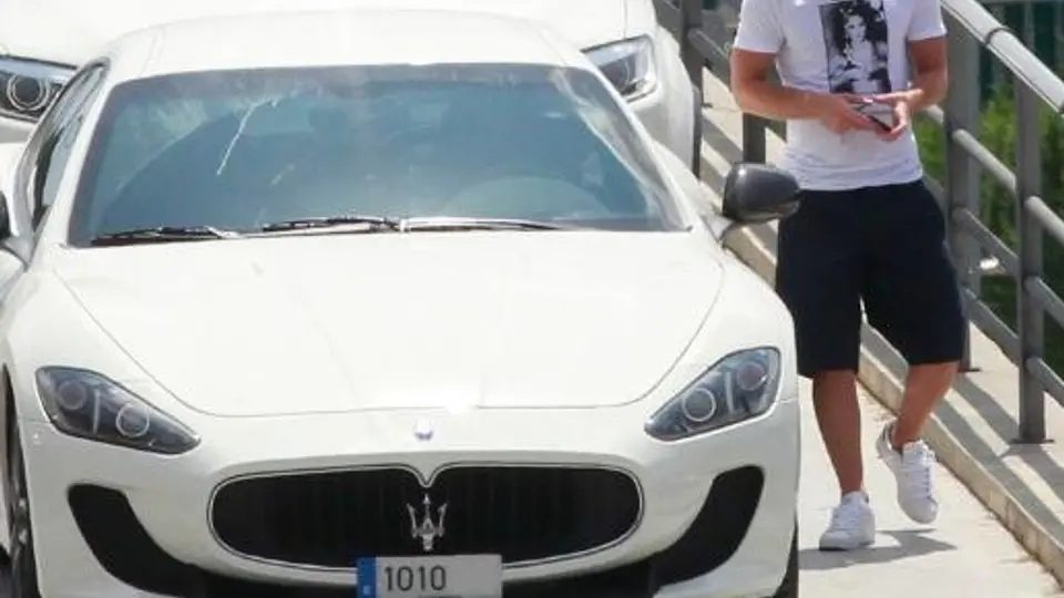 Conoce los coches de lujo de Lionel Messi