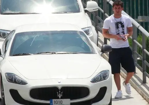 Conoce los coches de lujo de Lionel Messi