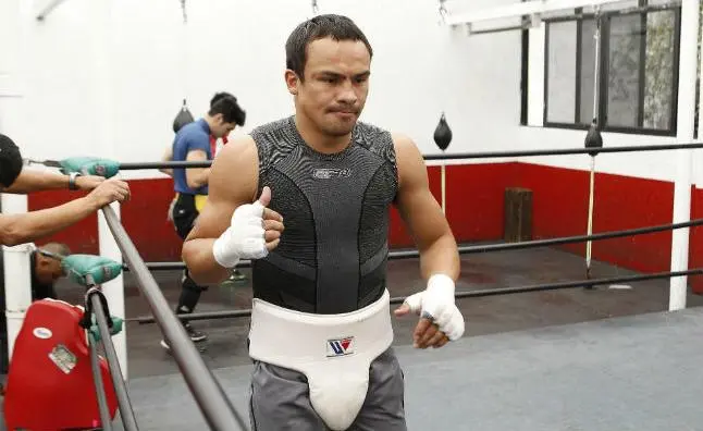 Márquez considera que rival de Pacquiao debe ser Mayweather