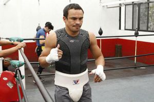 Márquez considera que rival de Pacquiao debe ser Mayweather